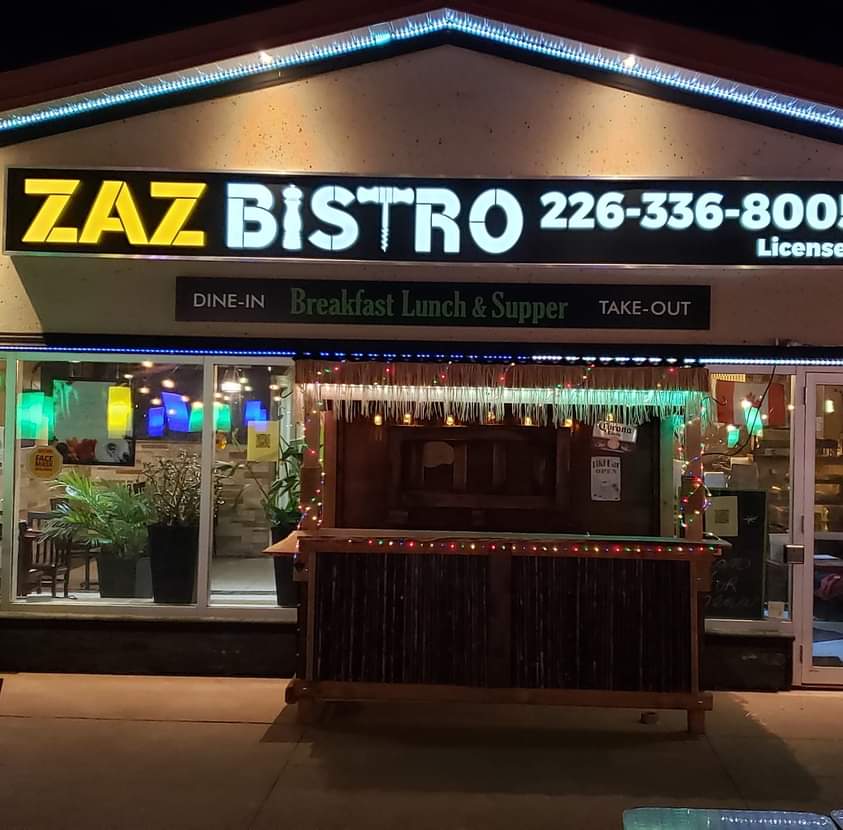 A restaurant with lights on the outside of it