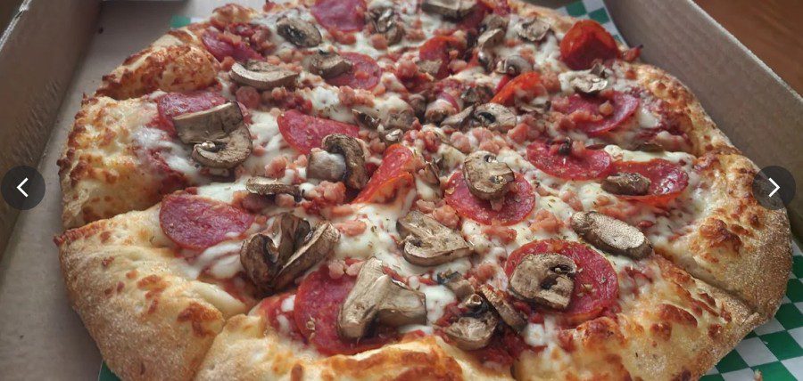 A pizza 3