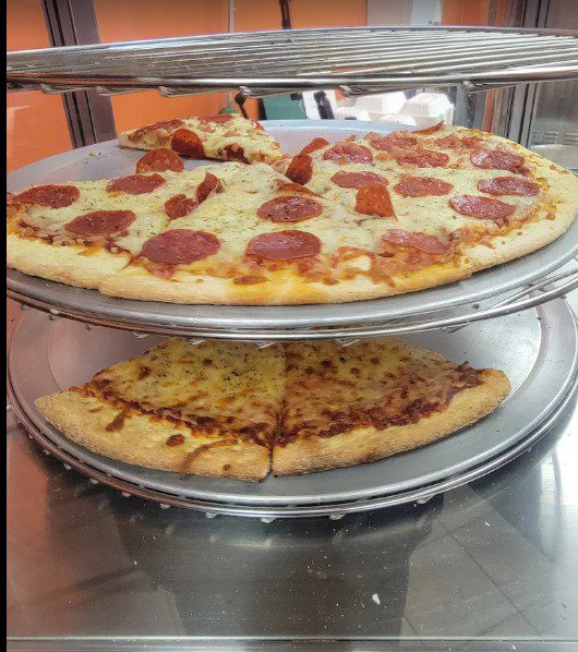 A pizza 5