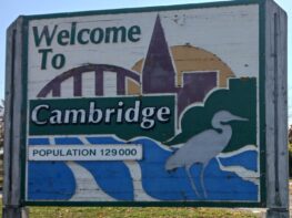 A sign that says welcome to cambridge